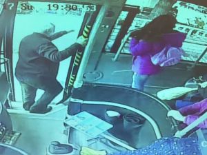 Yol Ücreti İçin Otobüs Şoförünü Bıçakladılar