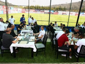 Siyah Beyazlılar Barbekü Partisinde Eğlendi