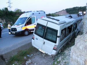 İşçi Servisi Su Kanalına Uçtu: 8 Yaralı