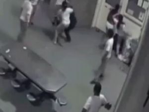 Mahkumların Saldırdığı Polisler Canını Zor Kurtardı