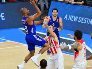 Anadolu Efes Son Maça Bıraktı