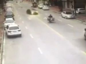Kontrolden Çıkan Otomobil Dehşet Saçtı