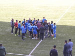 Rakip Takıma Eyp Engeli: Maç Tatil Edildi