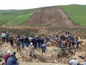 Kırgızistan’da Toprak Kayması: 24 Kayıp