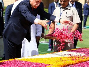 Cumhurbaşkanı Erdoğan, Gandhi Anıtı’nı Ziyaret Etti