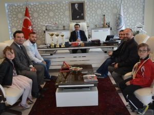 Trabzonlu Öğrenciler Oryantiringde Kupaları Topladı