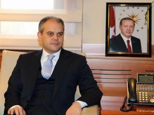 Bakan Kılıç’tan Şampiyon Güreşçiye Tebrik Telefonu