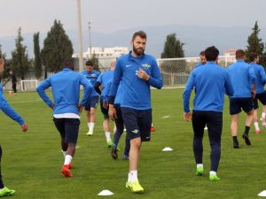 Akhisar Belediyespor’da 7 Futbolcu Sarı Kart Sınırında