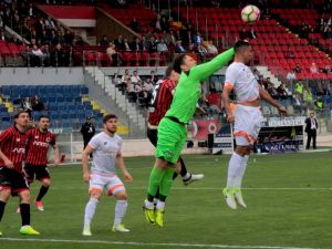 Adanaspor İlk Yarıyı Önde Tamamladı