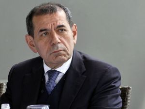 Dursun Özbek Soyunma Odasına Gitti
