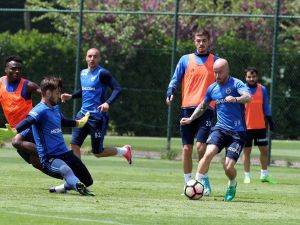 Fenerbahçe Hazırlıklara Başladı