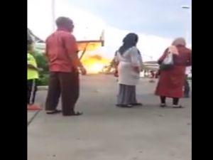 Avm’ye Bombalı Araçla Saldırı: 20 Yaralı