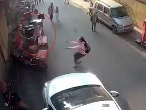 Küçük Çocuk 3. Kattan Böyle Düştü