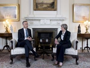 Stoltenberg, İngiltere Başbakanı May İle Görüştü