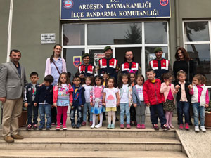 Rize'de Minik Öğrencilerden Jandarmaya Ziyaret