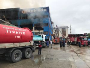 Trabzon’da Mobilya Fabrikasındaki Yangın 5,5 Saattir Sürüyor