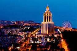 Batum’daki Gürcü Müslümanlar Sökülen Minare İçin Toplandı