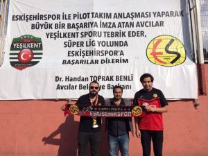 Eskişehirspor Taraftarlarından Pilot Takıma Ziyaret