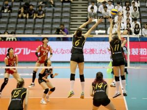 Vakıfbank Yenilgisiz Yarı Finalde