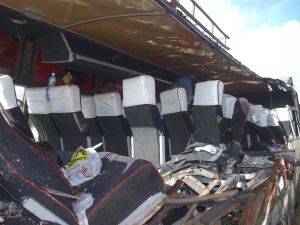 Kenya’da Otobüs 2 Kamyona Çarptı: 20 Ölü