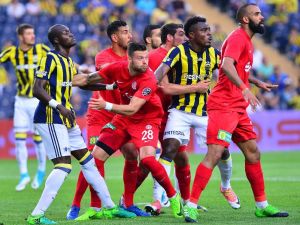 Fenerbahçe’ye Antalyaspor Darbesi