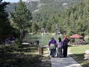 Limni Gölü’nde Turizm Sezonu Hızlı Başladı