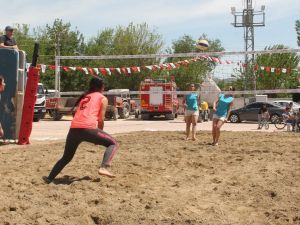 Denizi Olmayan Beldede Plaj Voleybolu