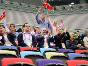 Bakan Kılıç’tan Sporculara Anneler Günü Sürprizi