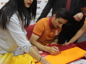 Galatasaraylı Koray Günter, Taraftarlarla Buluştu