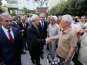 Kılıçdaroğlu, Zübeyde Hanım’ın Anıt Mezarını Ziyaret Etti