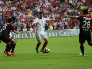Sneijder Aslanı İpten Aldı