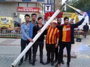 Hatıra Olarak Stadının Kale Direğini Aldılar