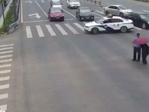 Yaşlı Adam İçin Otoyol Trafiğini Kapattı