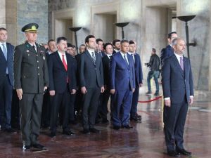 Bakan Kılıç Anıtkabir’i Ziyaret Etti
