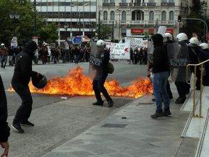 Yunanistan Sokağa Döküldü