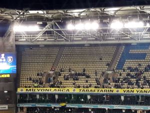 Tribünler Yine Boş Kaldı