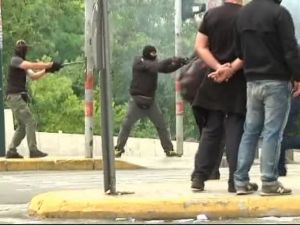 Yunanistan Karıştı: Çatışma Çıktı