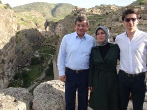 Eski Başbakan Davutoğlu Hasankeyf’i Gezdi