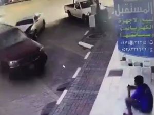 Cipin Çarptığı Adam Dükkana Girdi