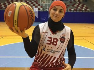 "En Büyük Hayalim Başörtülü Sporcuların Sahalarda Olması"