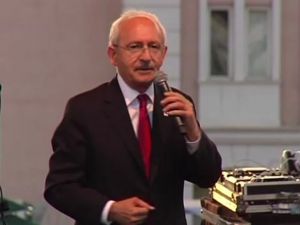 Kılıçdaroğlu, Gençlerle Birlikte ‘Gençliğe Hitabe’yi Okudu