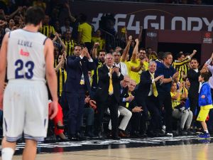 Aziz Yıldırım, Takımı Yalnız Bırakmadı