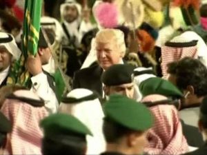 Trump’tan Kılıç Dansı