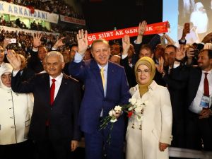 Salonda Erdoğan Ve Yıldırım Coşkusu