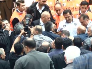 Beşiktaş Genel Kurulu Karıştı: Güvenlik Müdahale Etti