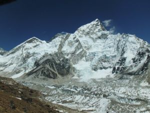 Everest’e Tırmanmaya Çalışan Dağcı Hayatını Kaybetti