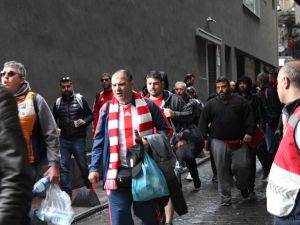 Olympiakos Tribün Lideri Uyuya Kalınca...