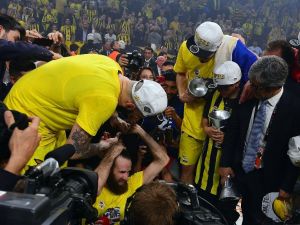 Antic, Datome’nin Saçlarını Kesti