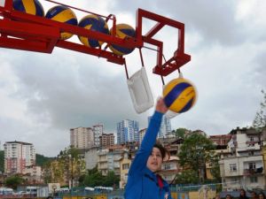 Öğretmenden Voleybol Smaç Makinesi