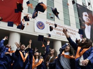 Gümüşhane Üniversitesi’nde Mezuniyet Sevinci